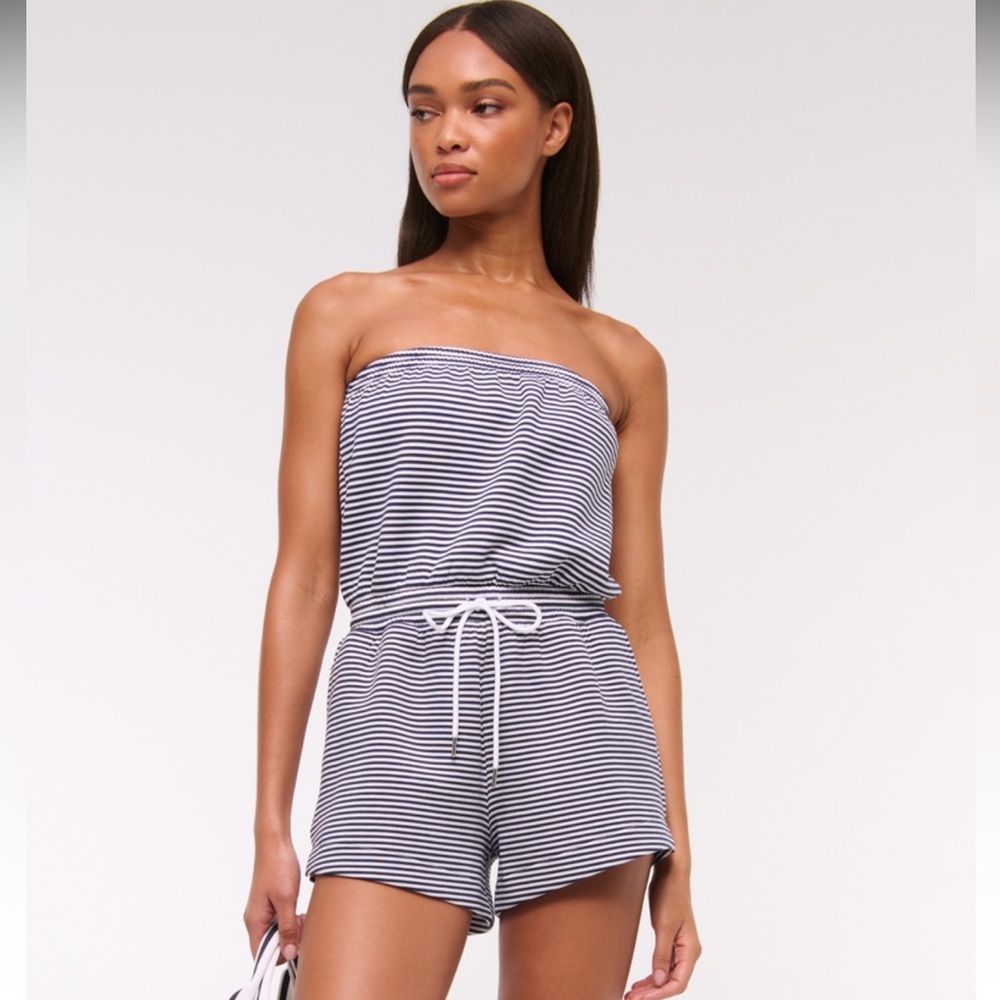 NWT 🏷️ Abercrombie YPB neoKnit Strapless Romper